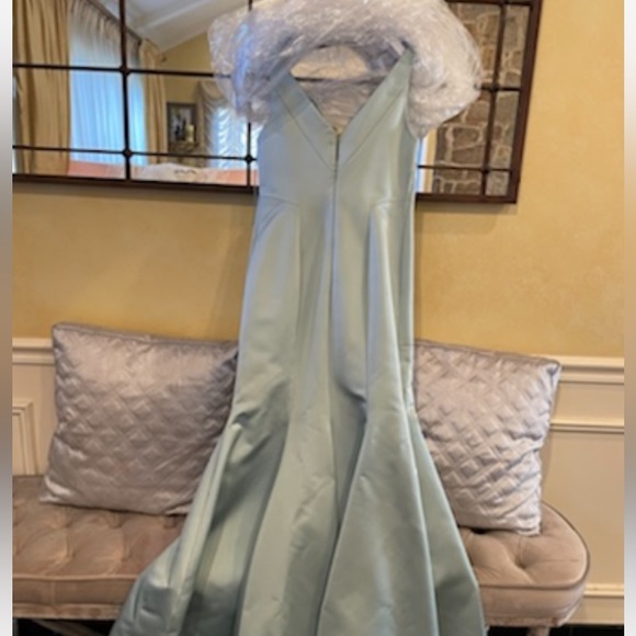 Beautiful j Mendel dress size 4 - Picture 2 of 2